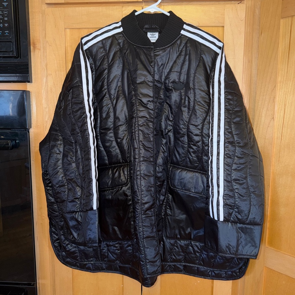 Adidas originals Women's Black Quilted Jacket. One size - Picture 4 of 7